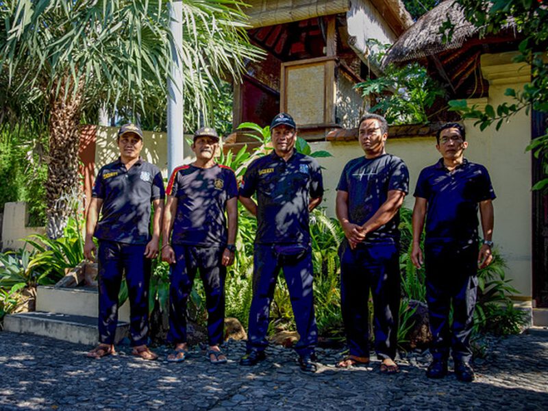 Das Security Team des Bali Villa Dive Resort, Bali, Indonesien