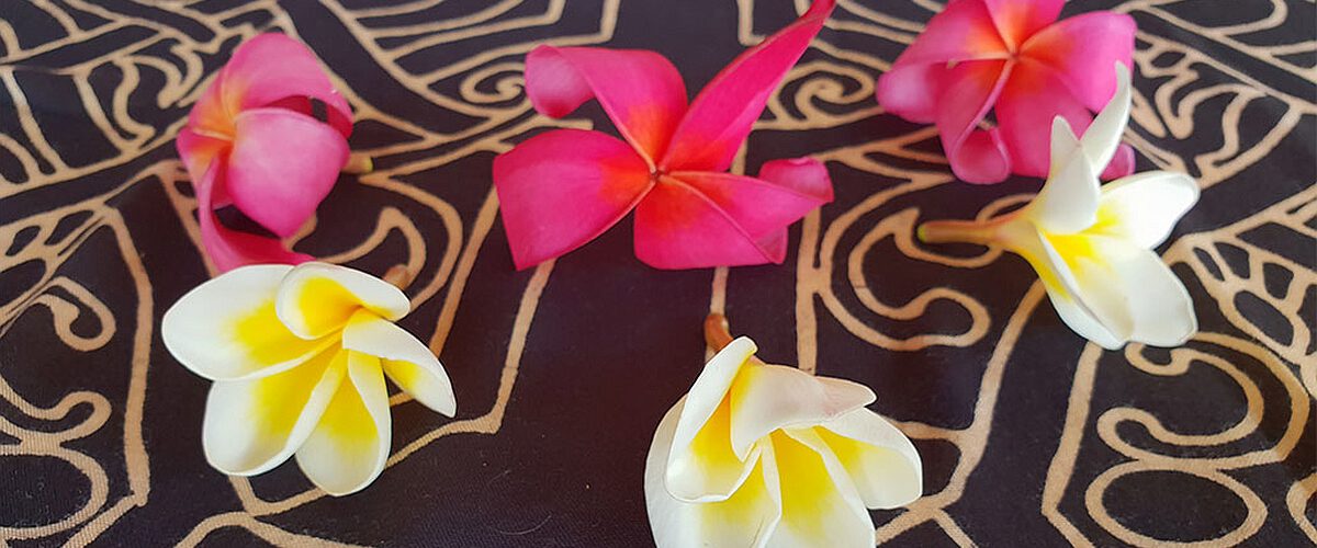 Tropische Blüten im Spa des Bali Villa Dive Resort, Bali, Indonesien